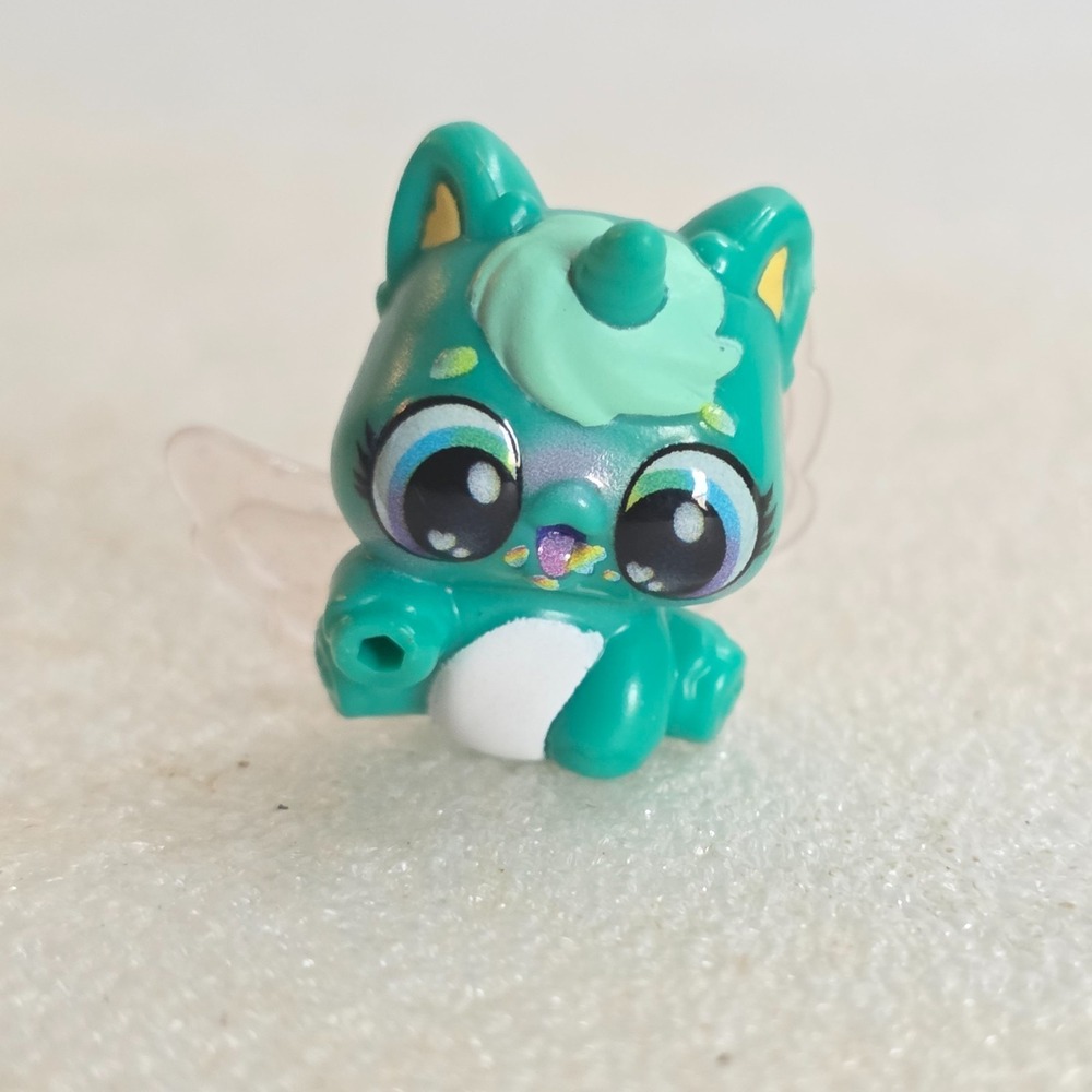 Hatchimals Alive! CollEGGtible Rainbow Splash Green Pufficorn w/ Wings 1"